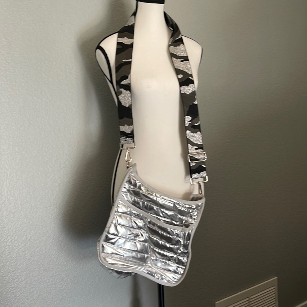 VERY LIGHTWEIGHT AHDORNED Puffy Sports Messenger w/ Fashion Strap